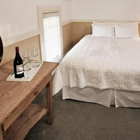 Valley Ford Hotel Room photo