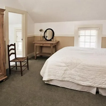 Valley Ford Hotel Room photo